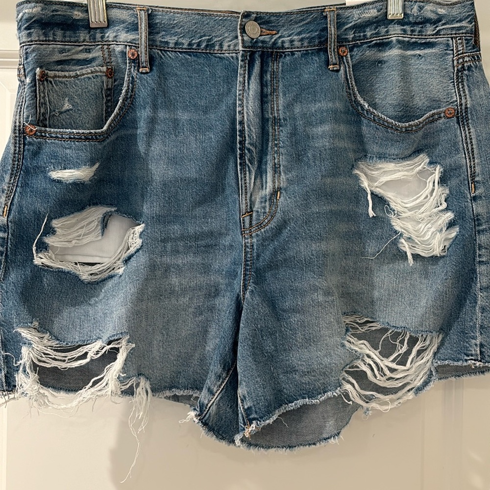 American Eagle, denim shorts.